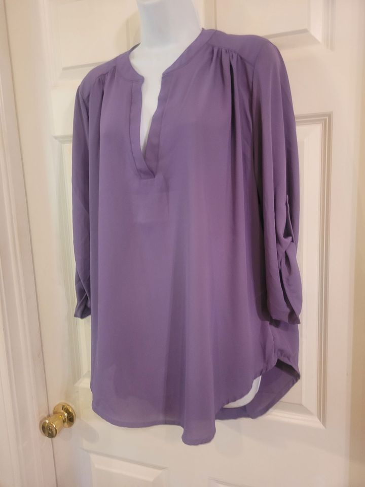 NWT Women's 1X Chiffon Shirt Roll Tab Sleeves 52 Inch Chest