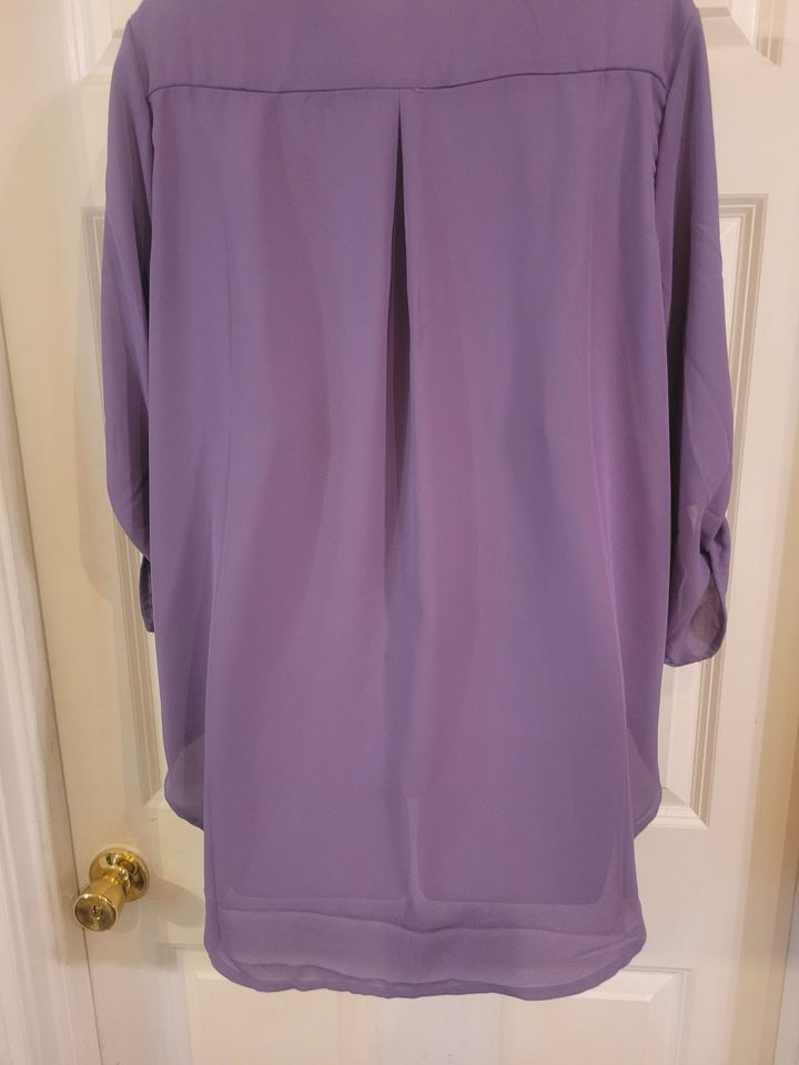 NWT Women's 1X Chiffon Shirt Roll Tab Sleeves 52 Inch Chest