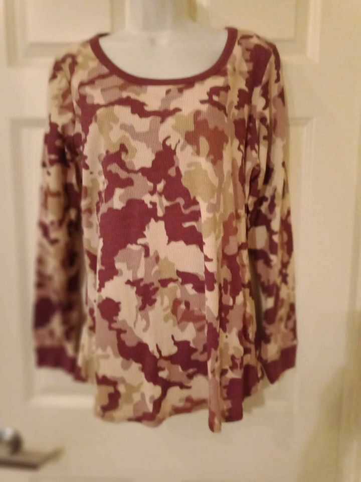 Roaman's Women's Small Mulberry Urban Camo Thermal Shirt